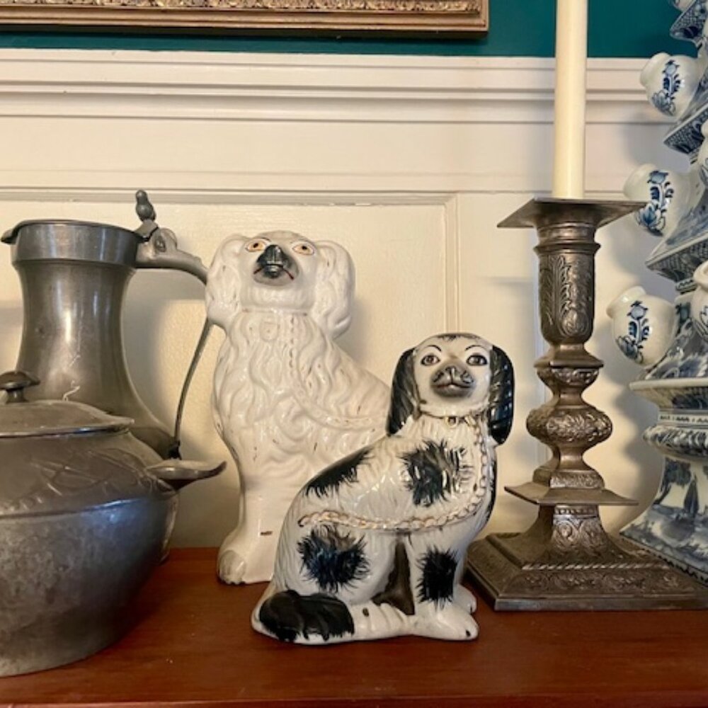 Vintage Staffordshire Blk & Wht Spaniel Dog Figurine - Picture 4 of 11